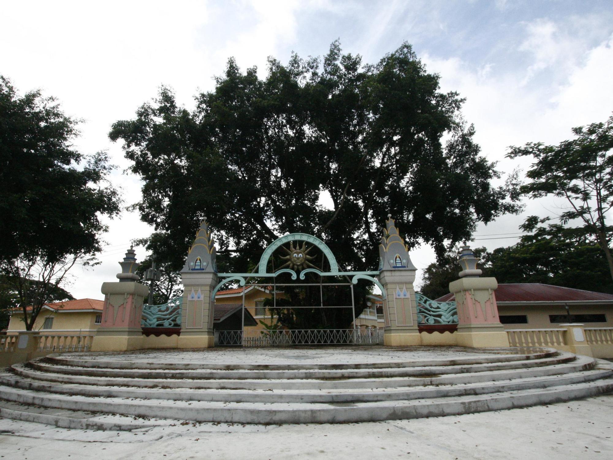 Fontana Hotel And Villas - Fontana Hot Spring Leisure Parks Mabalacat Exterior photo